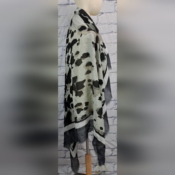 Burberry Women's Scarf Wrap Grayscale Leopard Cheetah Modal Silk 52" x 52" - Picture 6 of 16